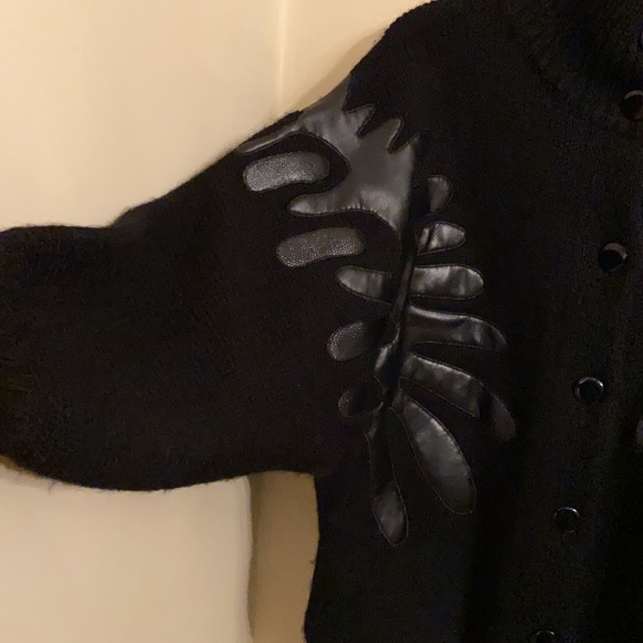(Like new) Vintage oversized 90s Sweater Coat with Black pleather appliqué - Picture 2 of 9